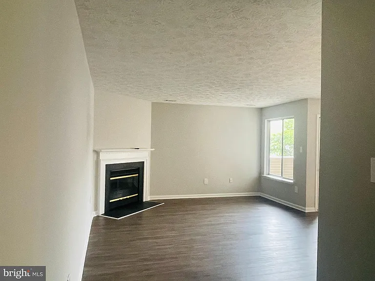 2137 Wainwright Ct #1C — Photo 4
