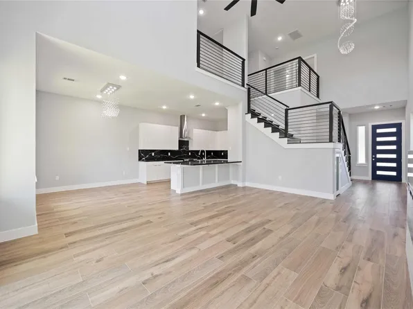 4923 Golden Forest Dr, Houston, TX 77091