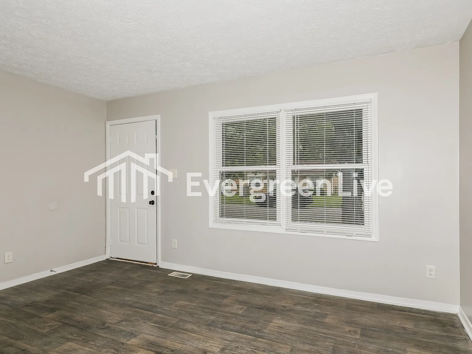 3 bed, 1.5 bath, 1344 sqft, $1,295 — Photo 3