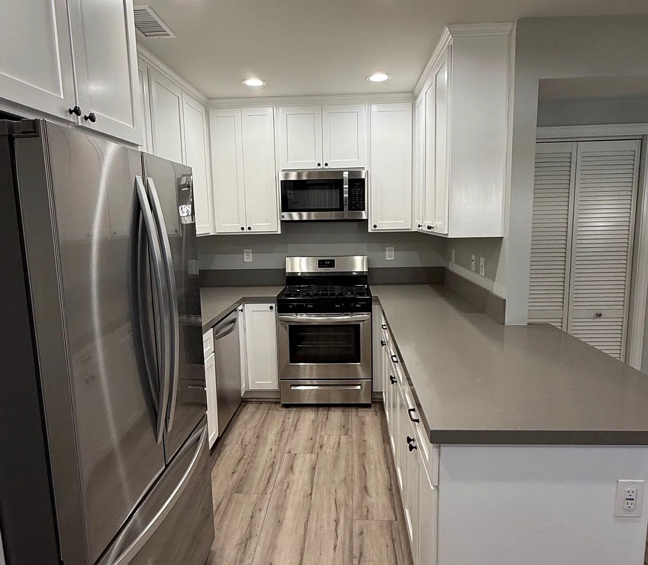 4 bed, 1354 sqft, $3,495 — Photo 2