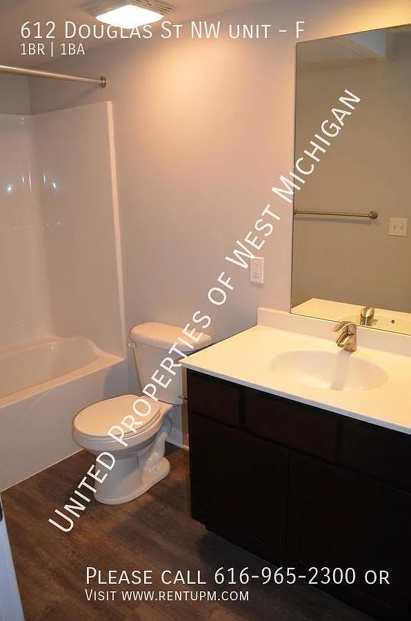 Available Now | Charmimg 1 Bed, 1 Bath Condo | Cute Modern Kitchen | Washer & Dryer In-Unit | Cen... — Photo 4