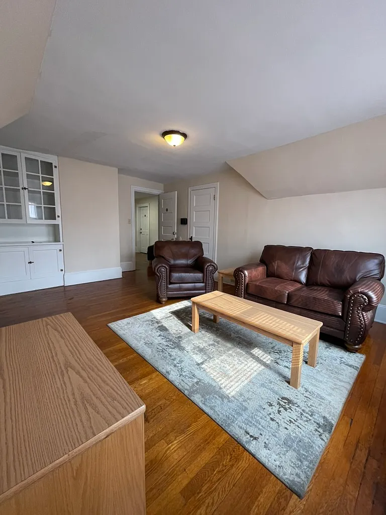 1051 West 4th Street - 1 Bedroom Units - 3E — Photo 1