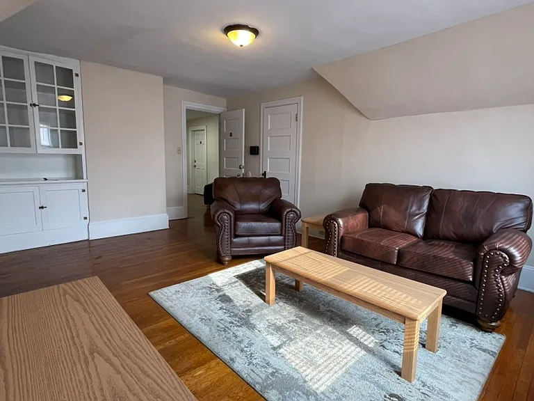1051 W 4th St #3E — Photo 1