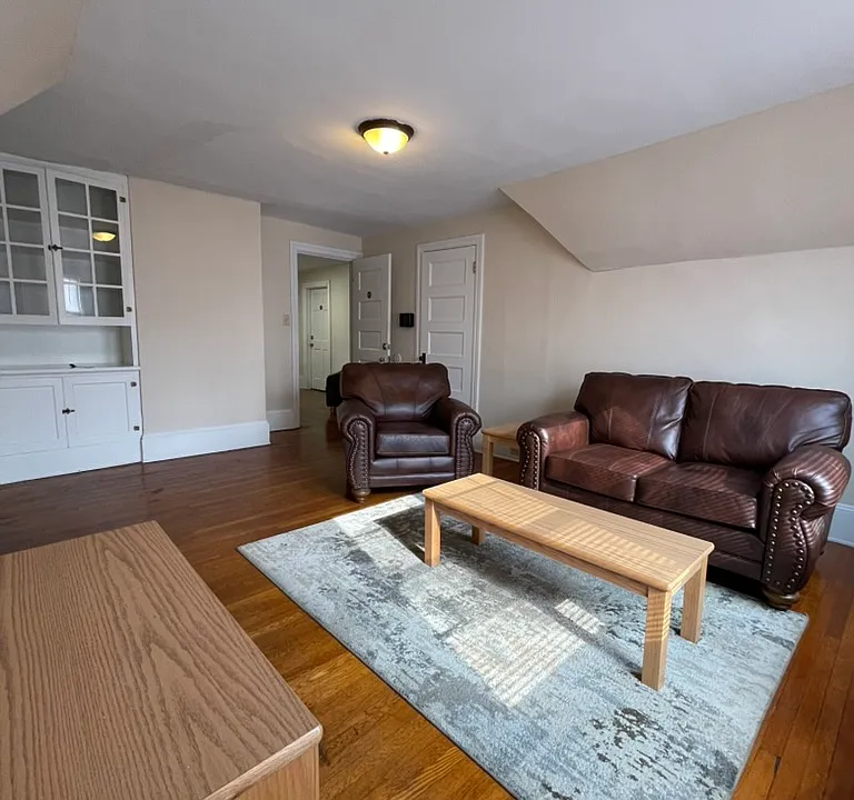 1051 W 4th St #3E