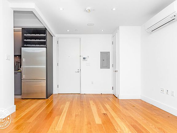 5th image of 1040 Dean St APT 805