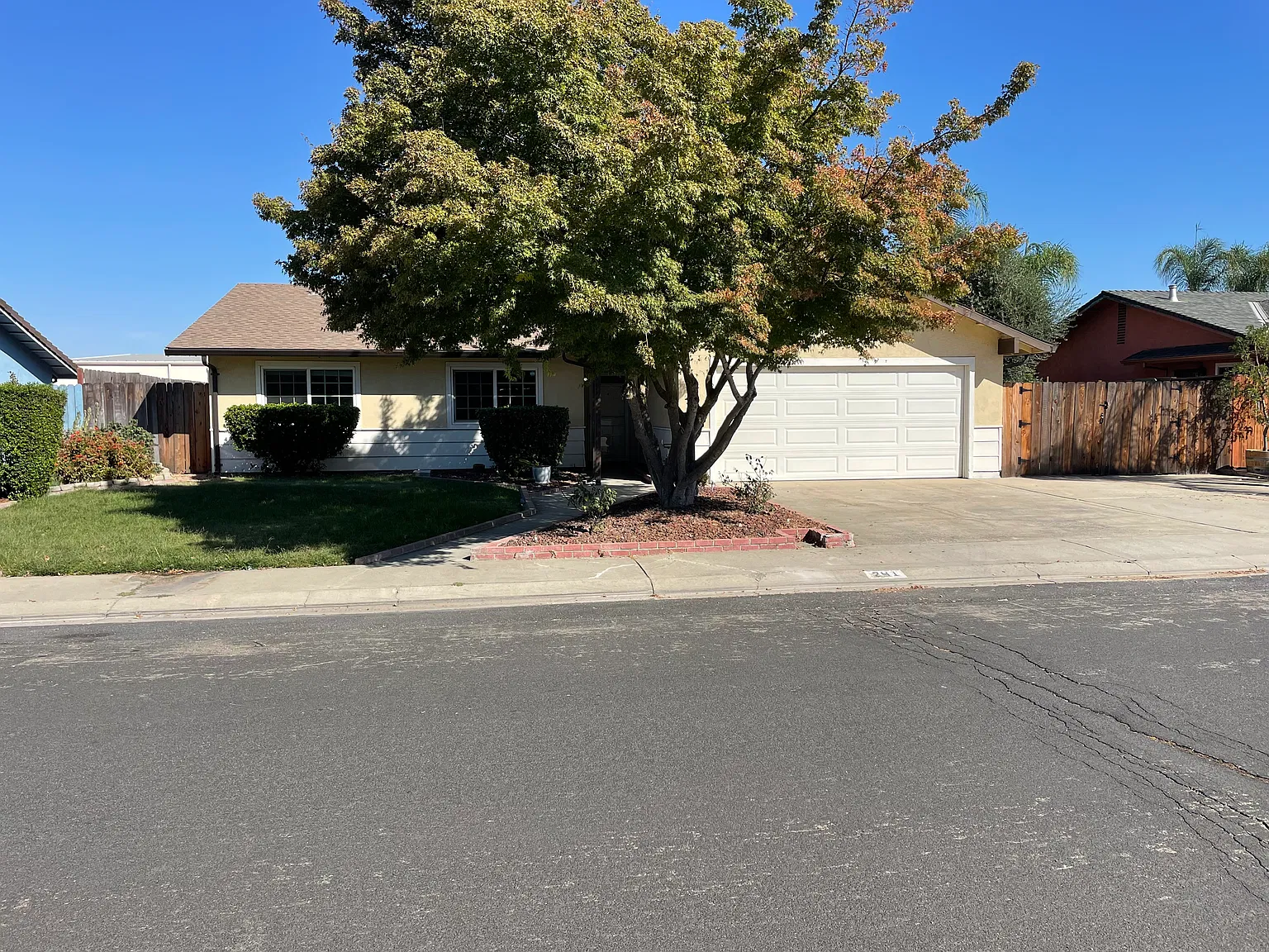 3 bed, 1242 sqft, $2,400 — Photo 2