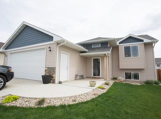 2717 Academy Rd, Minot, ND 58703