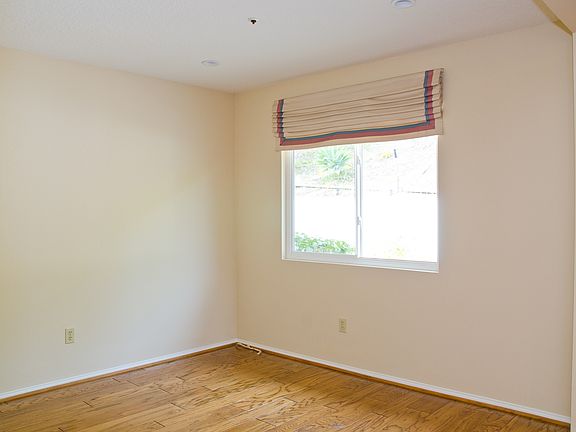 5th image of 24541 Indian Hill Ln