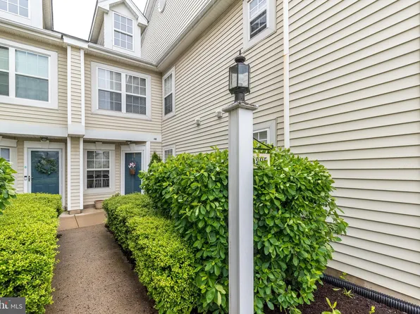 205 Strawberry Ct, Warminster, PA 18974
