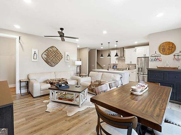 4th image of 354 Clarendon Ct SE