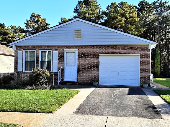 2nd image of 3 Portsmouth Dr