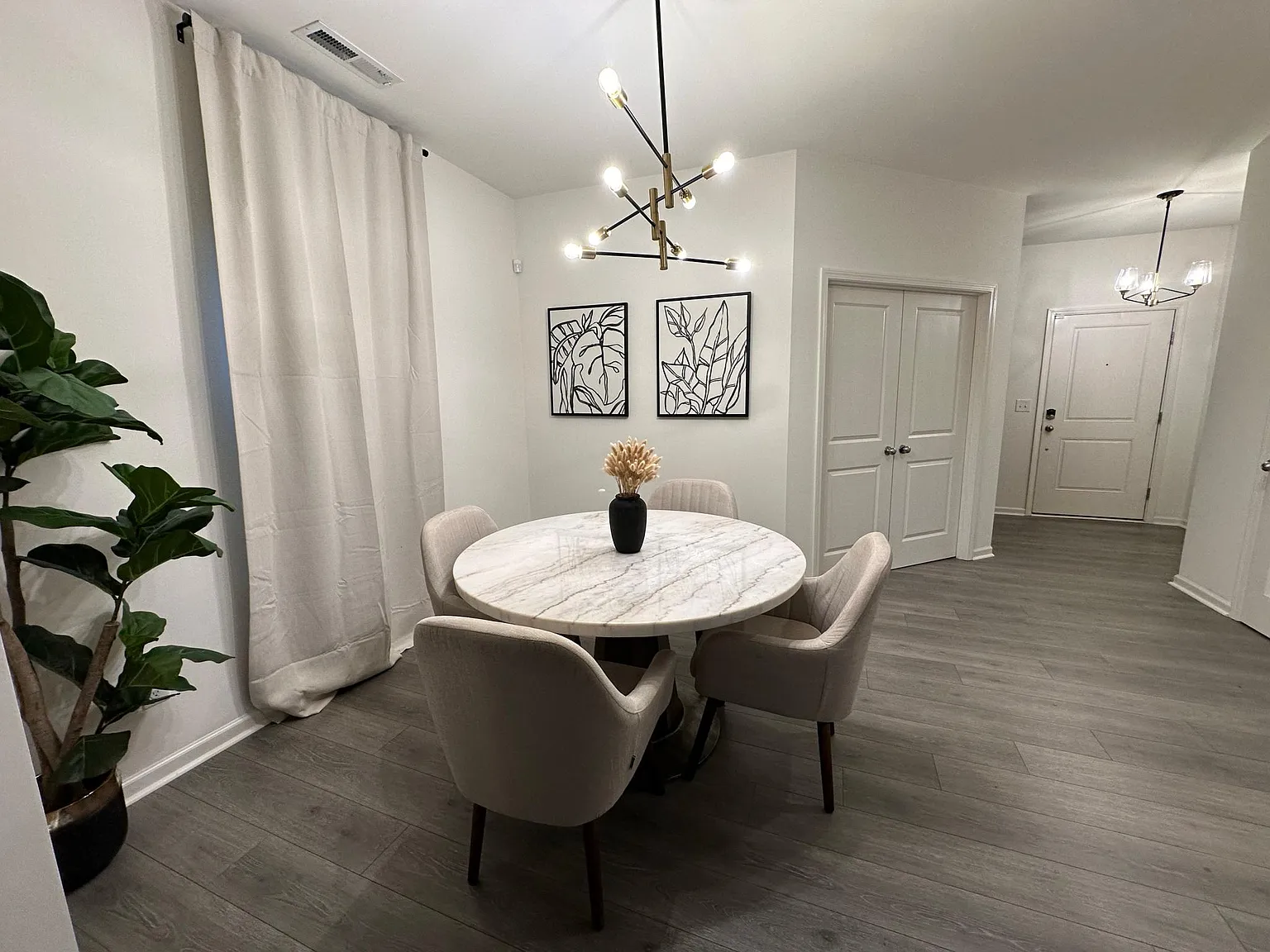 3 bed, 2.5 bath, 2201 sqft, $2,200 — Photo 4