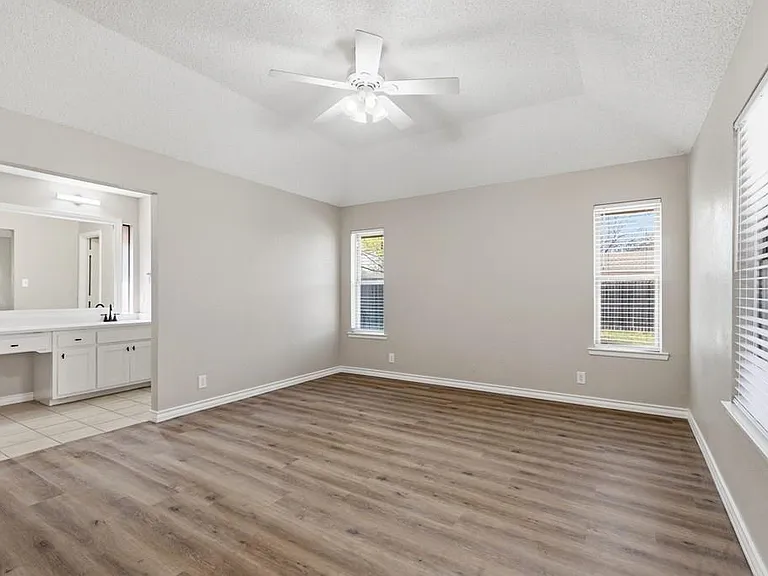 3309 Edgemont Dr — Photo 6