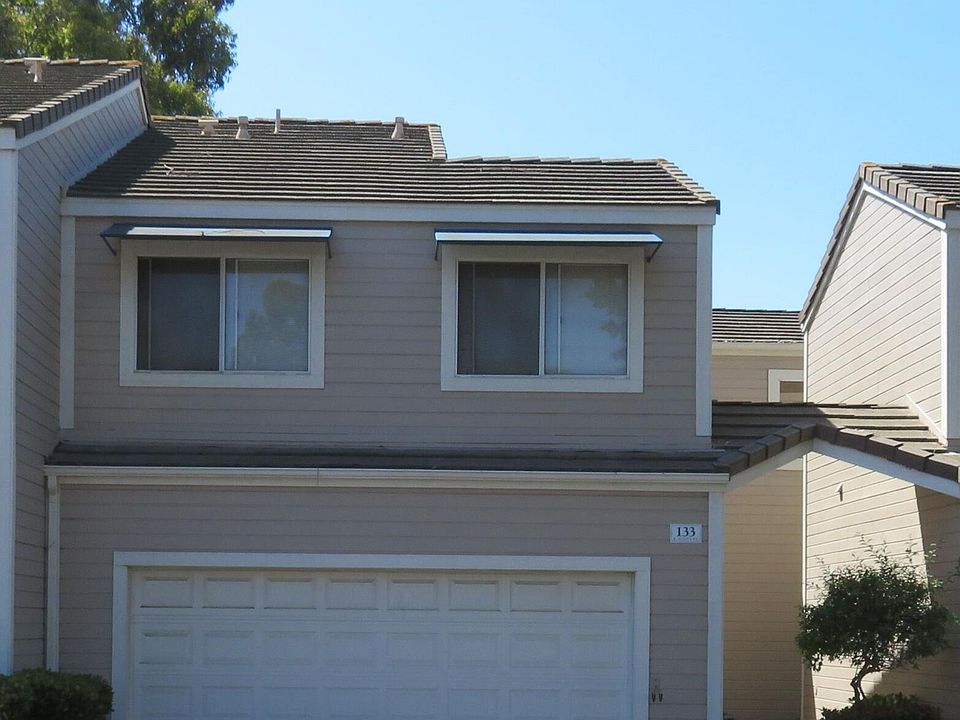 2nd image of 133 E Scott St