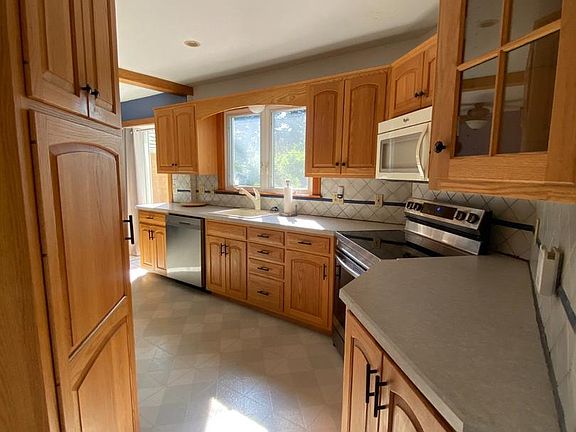 3rd image of 2181 Yerger Rd
