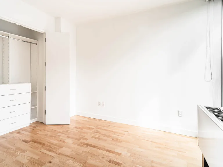 500 W 23rd St #2H — Photo 23