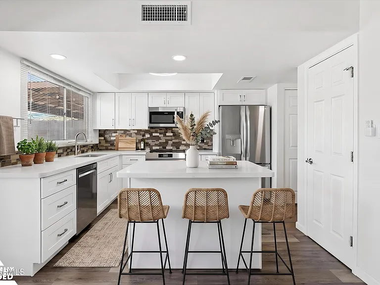 8141 E Vista Dr — Photo 1