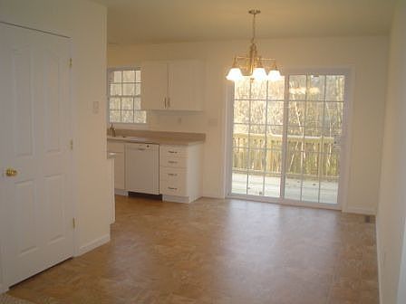 3rd image of 5 Pineview Dr