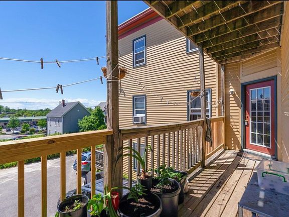 4th image of 224 Valley St APT 4