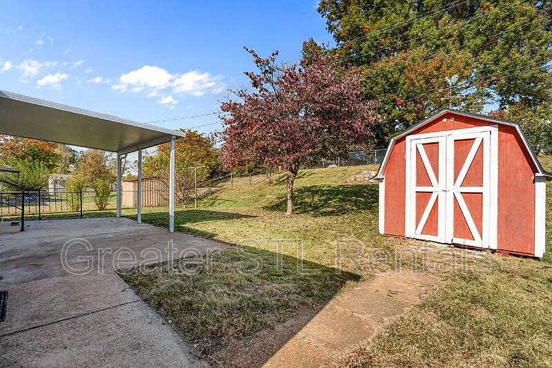 3 bed, 1.5 bath, 972 sqft, $1,995 — Photo 3