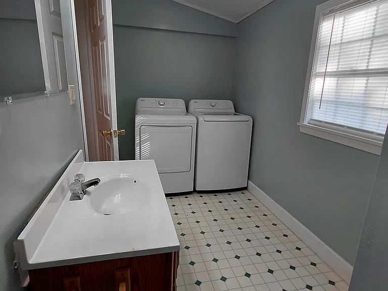 275 Sims Dr — Photo 7