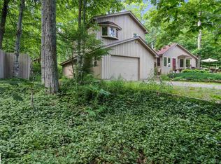 8853 S Dunns Farm Rd, Maple City, MI 49664