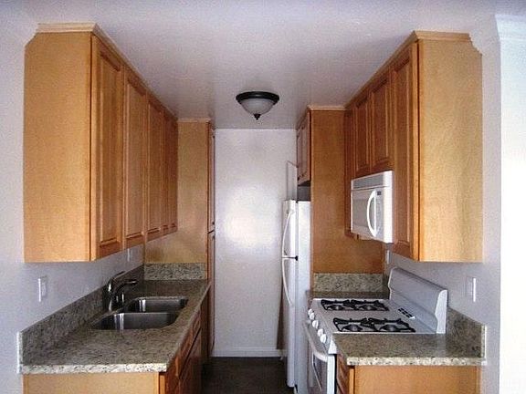4th image of 11919 Courtleigh Dr APT 4