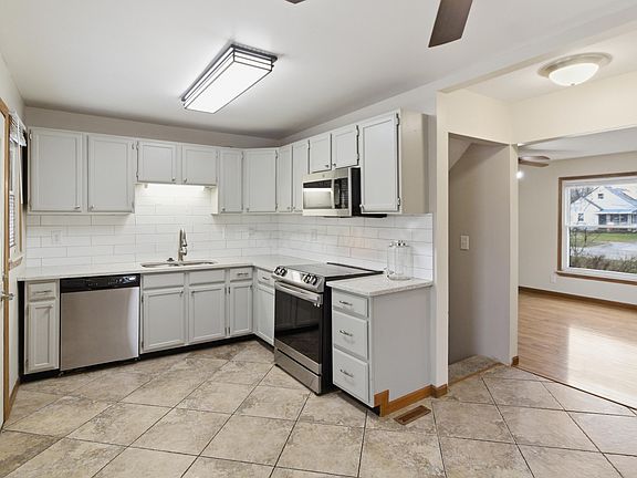 5th image of 1104 E North Broadway St