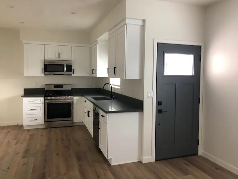 6542 Gaviota Ave — Photo 3