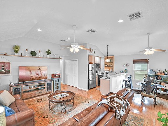 5th image of 4029 Fort Bend Dr