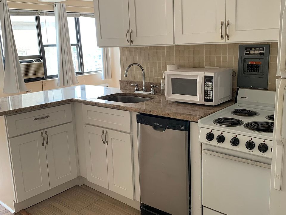 1st image of 3420 N Lake Shore Dr APT 16J