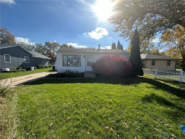 312 5th St NW, Mitchellville, IA 50169