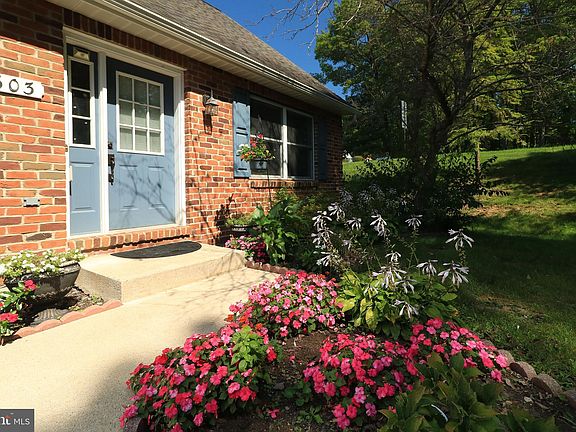 5th image of 303 Amblewood Way