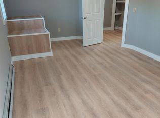 30 Pearl St APT 3, Springfield, VT 05156