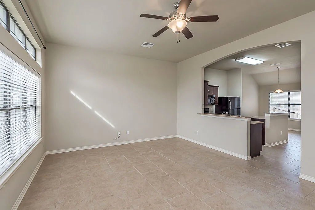 3 bed, 1417 sqft, $1,925 — Photo 2