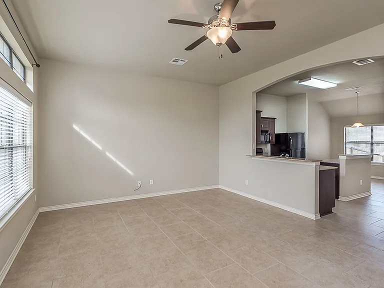 2020 Turning Leaf Dr — Photo 2