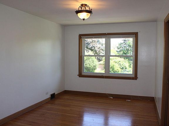 5th image of 1521 Balmoral Ave APT 2S