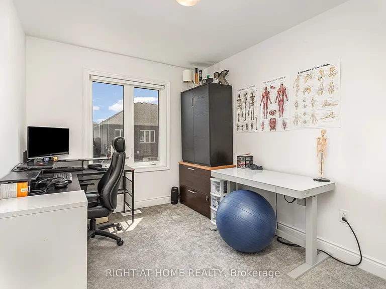 27 Lisa St — Photo 23
