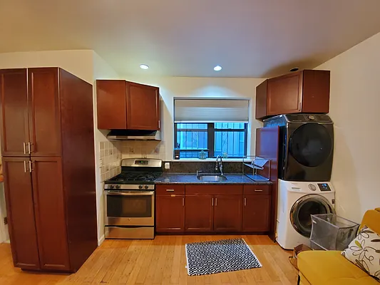 Rented by Astoria Realty | media 8