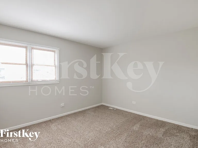 2416 Waterford Dr — Photo 10