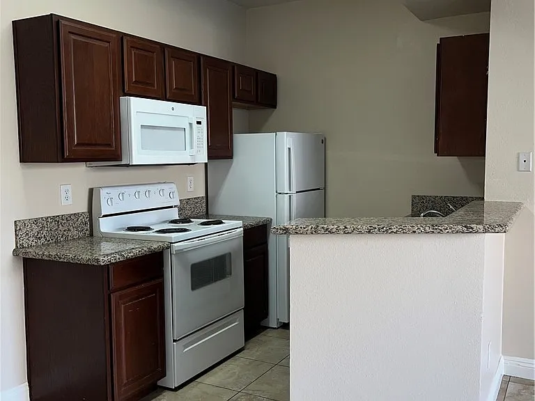 5154 S Jones Blvd #103 — Photo 3