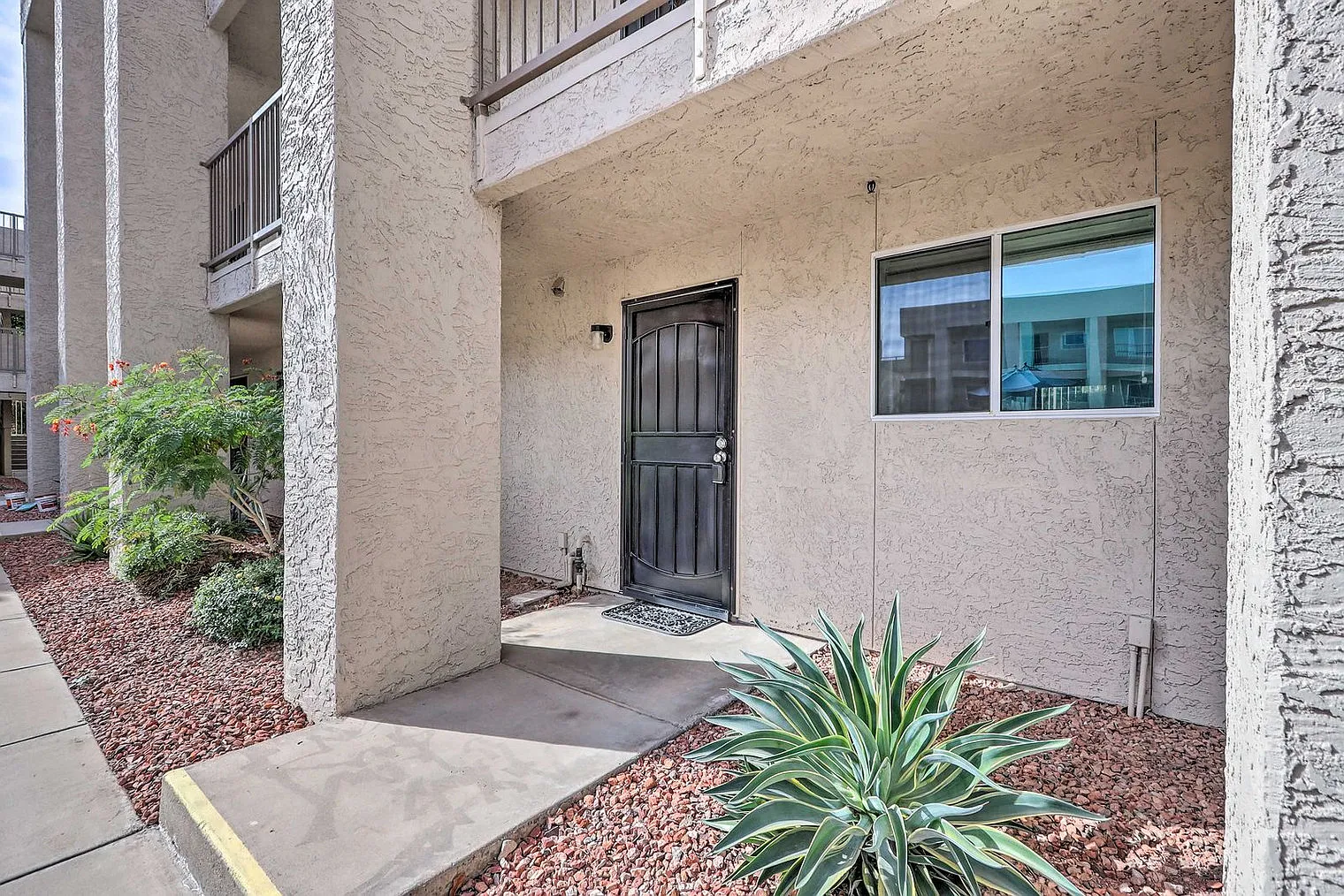 2 bed, 2.0 bath, 850 sqft, $3,600 — Photo 2