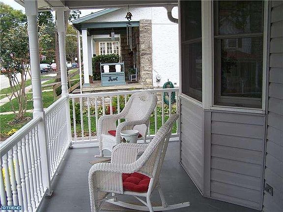 4th image of 4026 Berry Ave