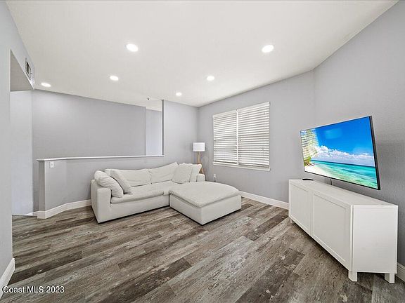 5th image of 5693 Star Rush Dr APT 201