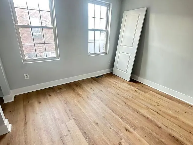 1049 Mercy St — Photo 6