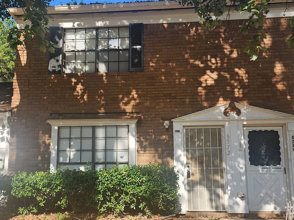 6572 Sleepy Hollow Ln