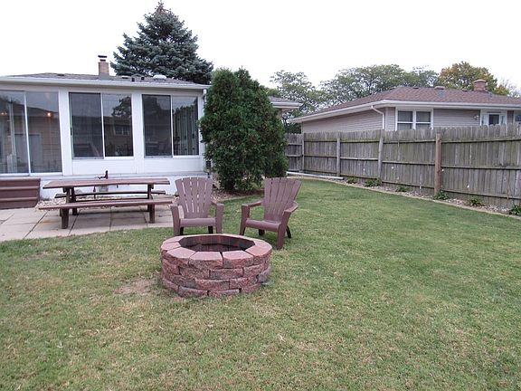 4th image of 9210 Parkway Dr
