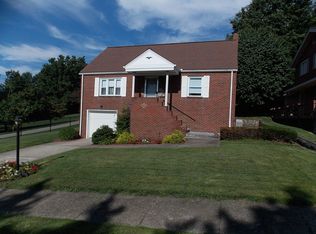 6 Meadow Ln, Uniontown, PA 15401