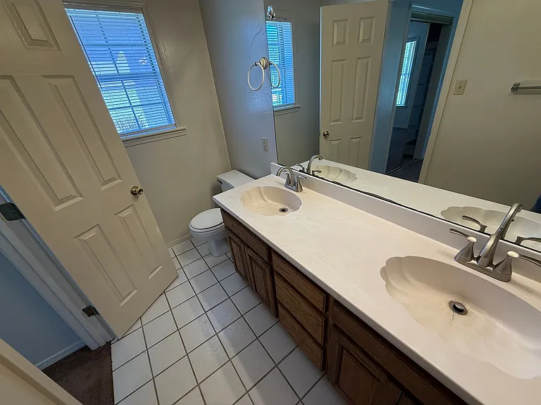 2302 Brookhaven Dr — Photo 2