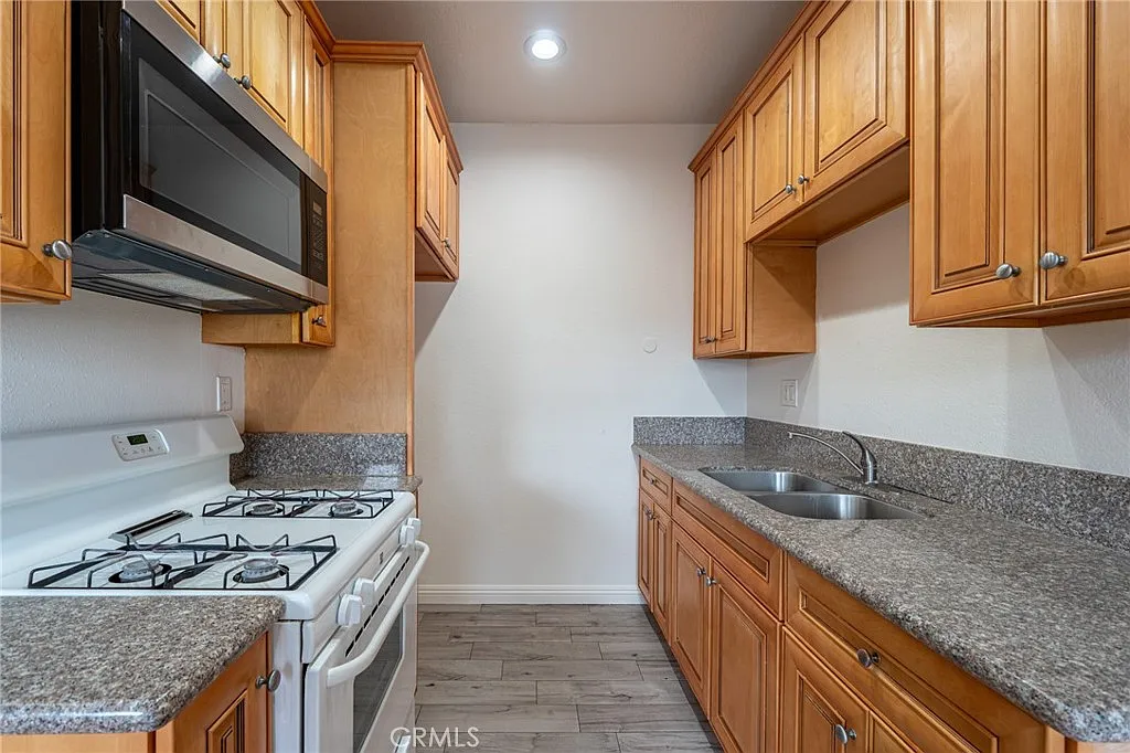 2 bed, 675 sqft, $1,950 — Photo 4